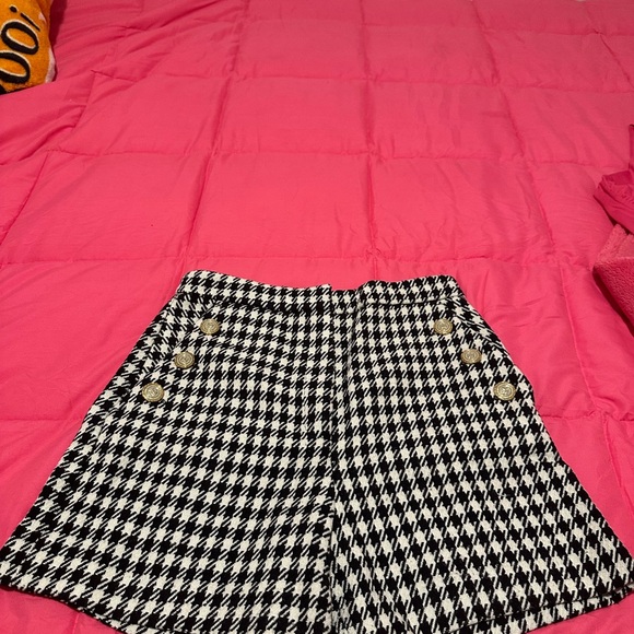 Zara Black and White Houndstooth High Waist Shorts - Picture 1 of 2